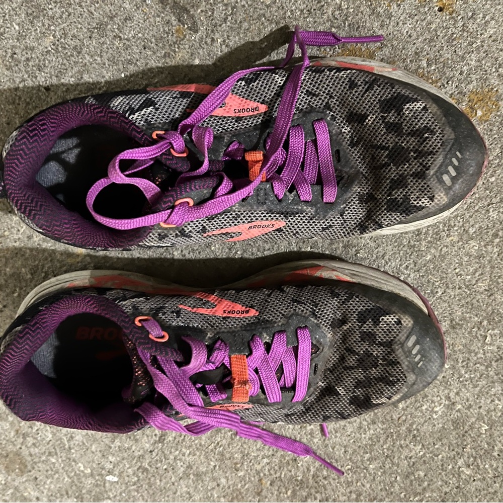 Brooks Women's Athletic Shoes - Black and Pink